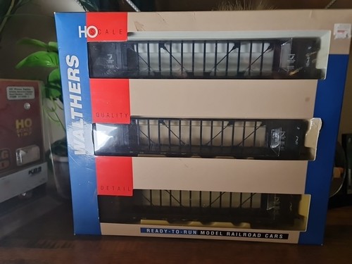 Coches planos Walthers 932-34106 escala HO Plum Creek 72' haz central paquete de 3 | Condition: New