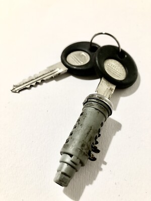 Volkswagen GOLF. Nottolino With Double Key. C3