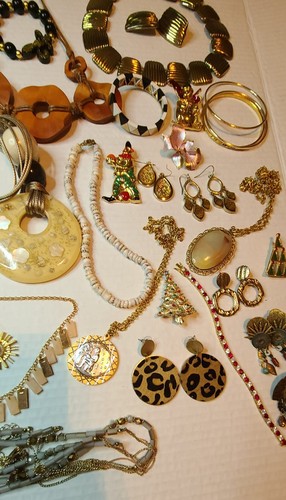 Lote de 33 piezas de joyería de moda vintage y moderna joyas usadas - Imagen 2 de 9