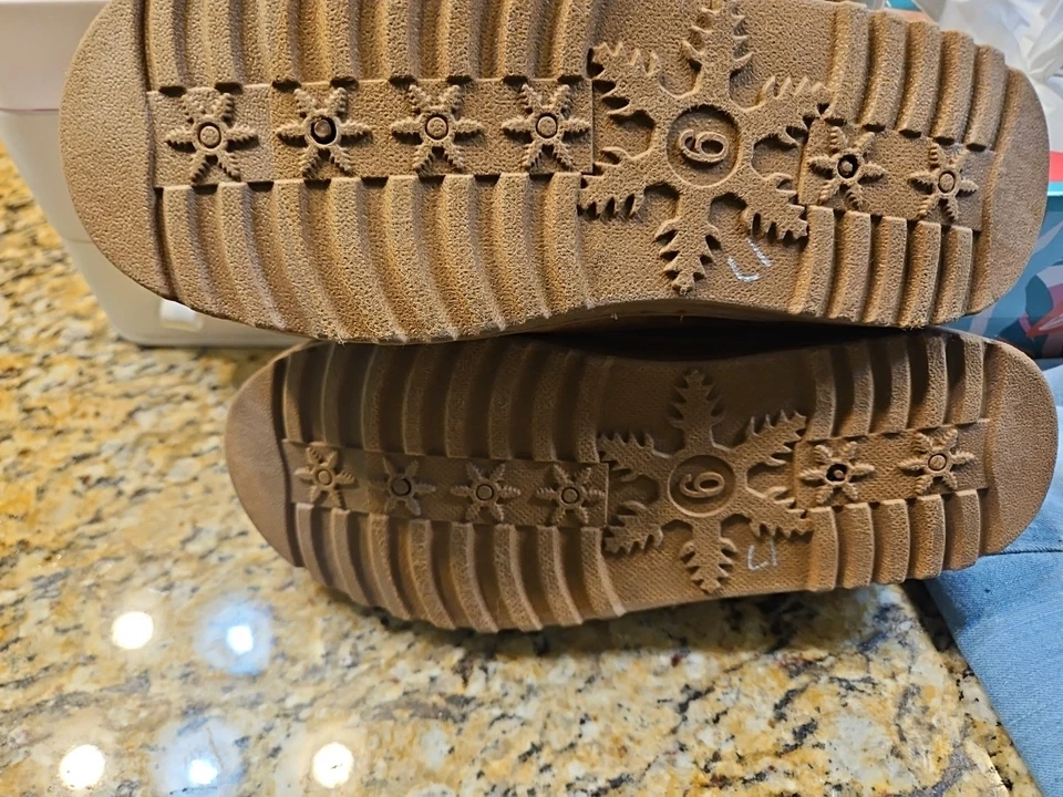 Zapatillas deslizables White Mountain para mujer marrón 6 medianas  Foto 4 de 4