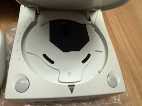 Sega Dreamcast Console Bundle &mdash; Controller, Cables, 4 Games: CIB + Tested!