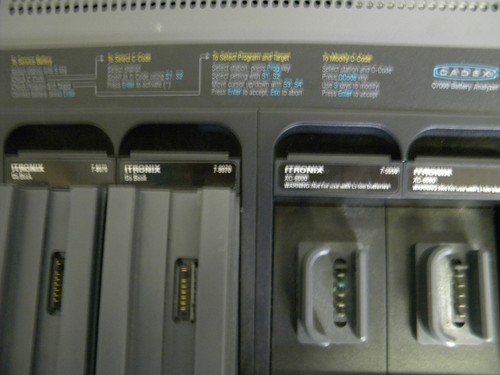 Cadex Electronics C7000 (c7000-1) 4 Bay Battery Analyzer with GoBook adapters - Picture 3 of 5