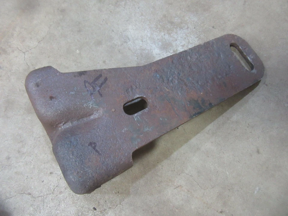 Buick Lesabre 1963 pasajero delantero parachoques a marco soporte de montaje piezas Hot Rod Foto 2 de 2