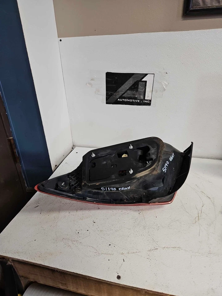 Conjunto de lámpara de luz trasera izquierda para conductor Suzuki Kizashi 2010-2013 OEM Foto 4 de 4