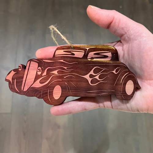 34 Coupe - Cedar Ornament - 第 4/4 張圖片
