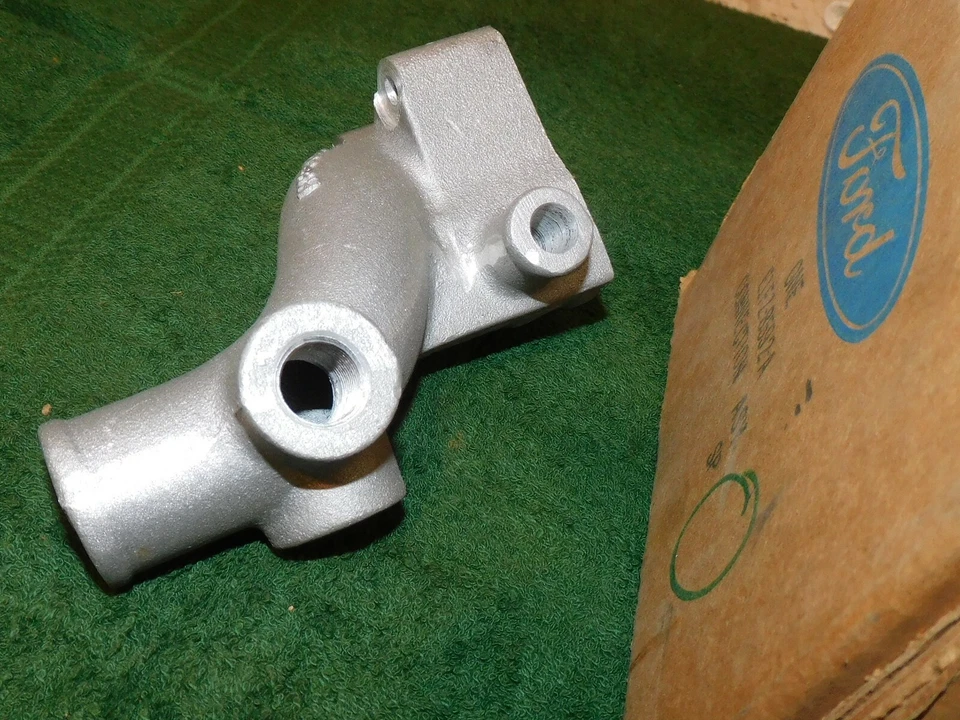 1981 1982 Escort Lynx Nuevo de Lote Antiguo 1,6 litros Carcasa Termostato Conexión Salida de Agua Foto 2 de 4