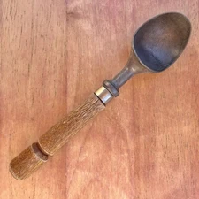 VTG Ribbed 8.25” Ice Cream Scoop ￼Wooden Handle . Scoop Width: 1.75”
