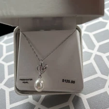 Kohls freshwater pearl necklace.