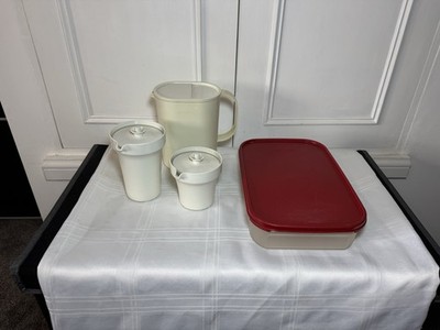Vintage 3 Tupperware Kannen mit Deckel, creme und Behälter roter Deckel