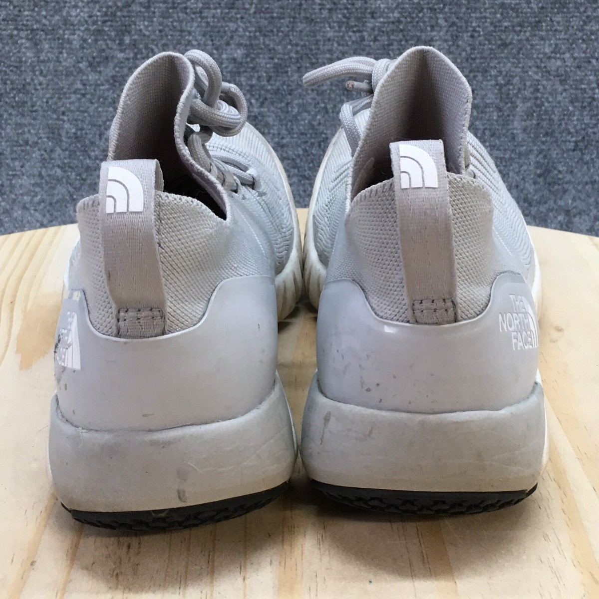 激安の The North Face Shoes Womens 7.5 Oscilate Trail Running 女性用