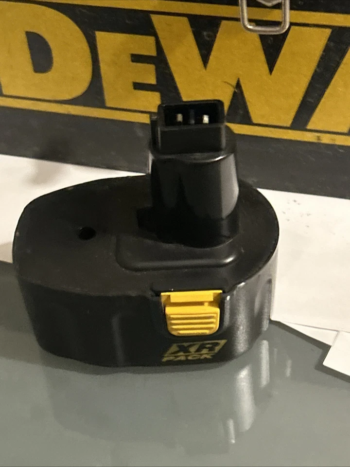 DeWalt 14.4v Circular Saw DW935 5-3/8" Trim Saw +Batteries Charger Case Blades - Image 3 of 4