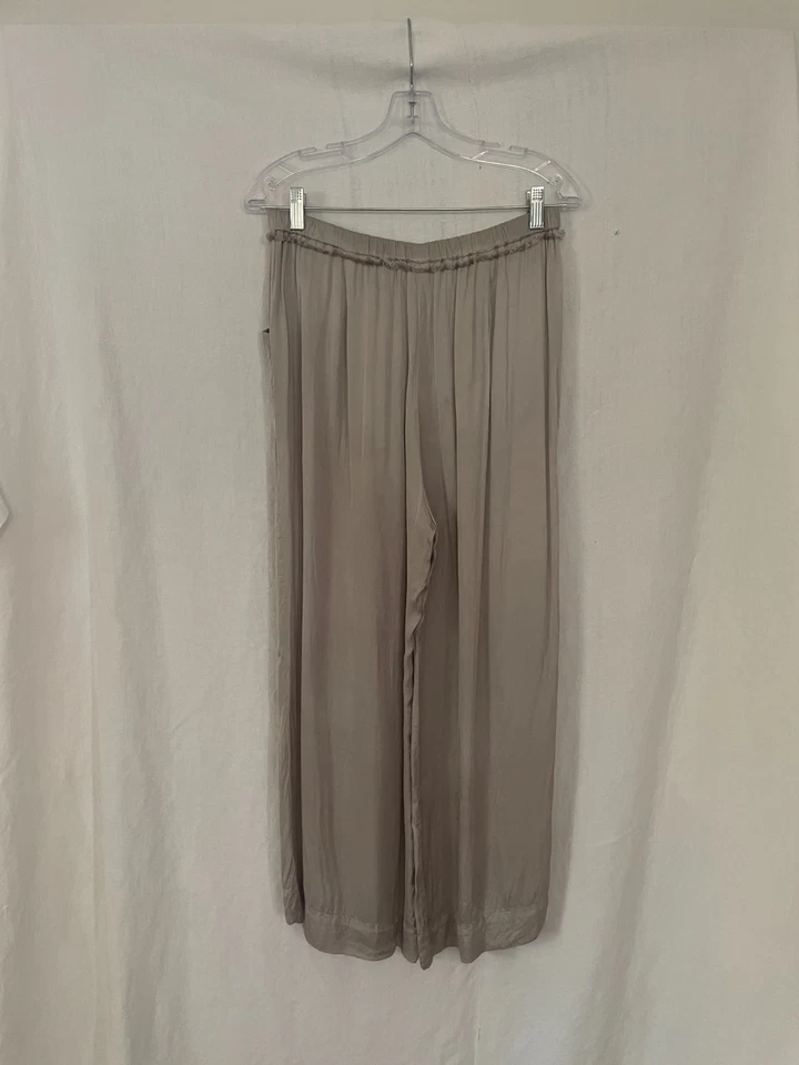 Pantalones de salón Raquel Allegra talla 2 medianos beige satinado ancho Foto 4 de 4
