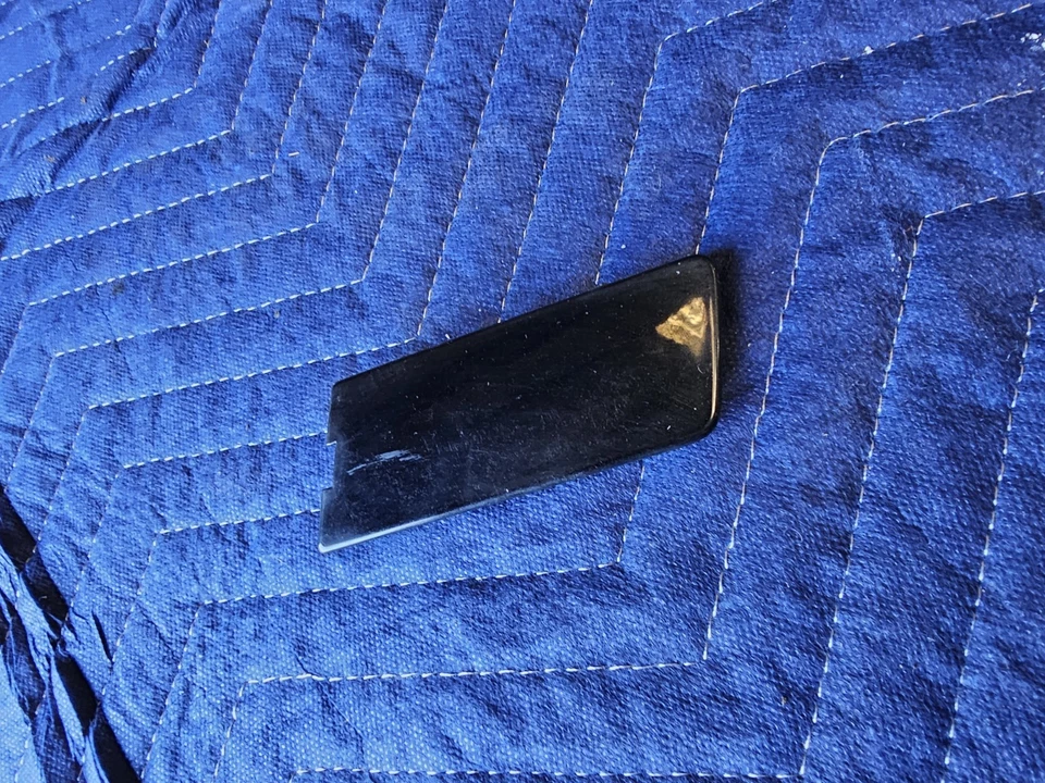 VW PASSAT R36 WAGON REAR BUMPER TRIMCOVER 3c0807441  Volkswagen 09 Tow Point B6 - image 2 of 4