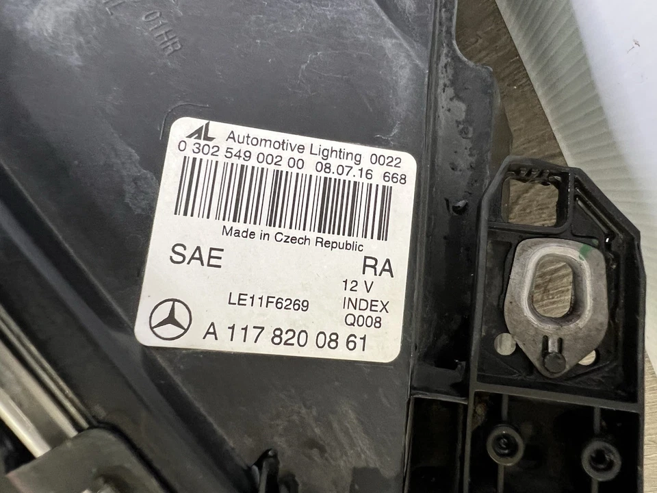 Faro pasajero derecho CLA 250 RH fabricante de equipos originales Mercedes Benz 2014 2015 2016 2017 2018 2019 Foto 3 de 4