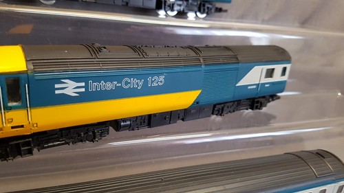 HORNBY BR BLUE/YELLOW CLASS 43 INTERCITY 125 HST 4 CAR SET VERY GOOD UNBOXED - Foto 7 di 15