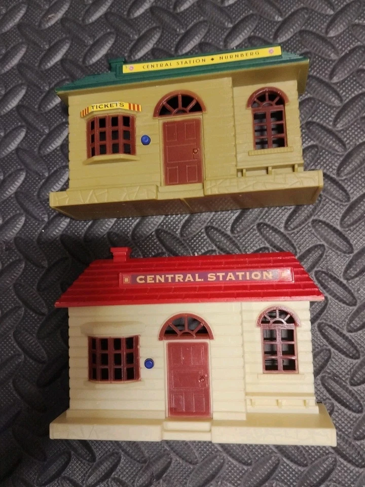 Vintage Geoffrey Inc. Plastic Model Train CENTRAL STATION Lot Of 2 - Image 2 of 4