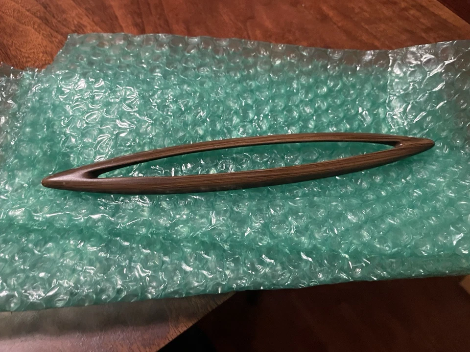 ￼ One Vintage Broyhill Sculptra cat eye drawer pull. ￼ - Image 3 of 4