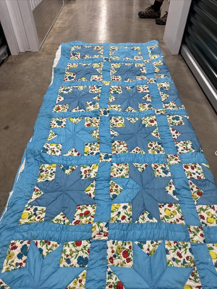 Edredón vintage antiguo hecho a mano azul floral estrella algodón primitivo rústico como está Foto 2 de 4