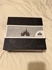 Minnie Mouse Die Hauptattraktion Sammler Buch und Pin Sets