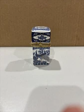 Trinket/perfume bottle box, with blue and gold peacocks