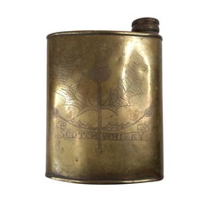 Ancienne véritable bouteille à whisky vintage années 1920/30 en laiton gravé main