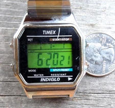 TIMEX  T80 INDIGLO  GOLD NEW 5 YEAR BATTERY STRETCH STRAP ALARM CHRONOGRAPH