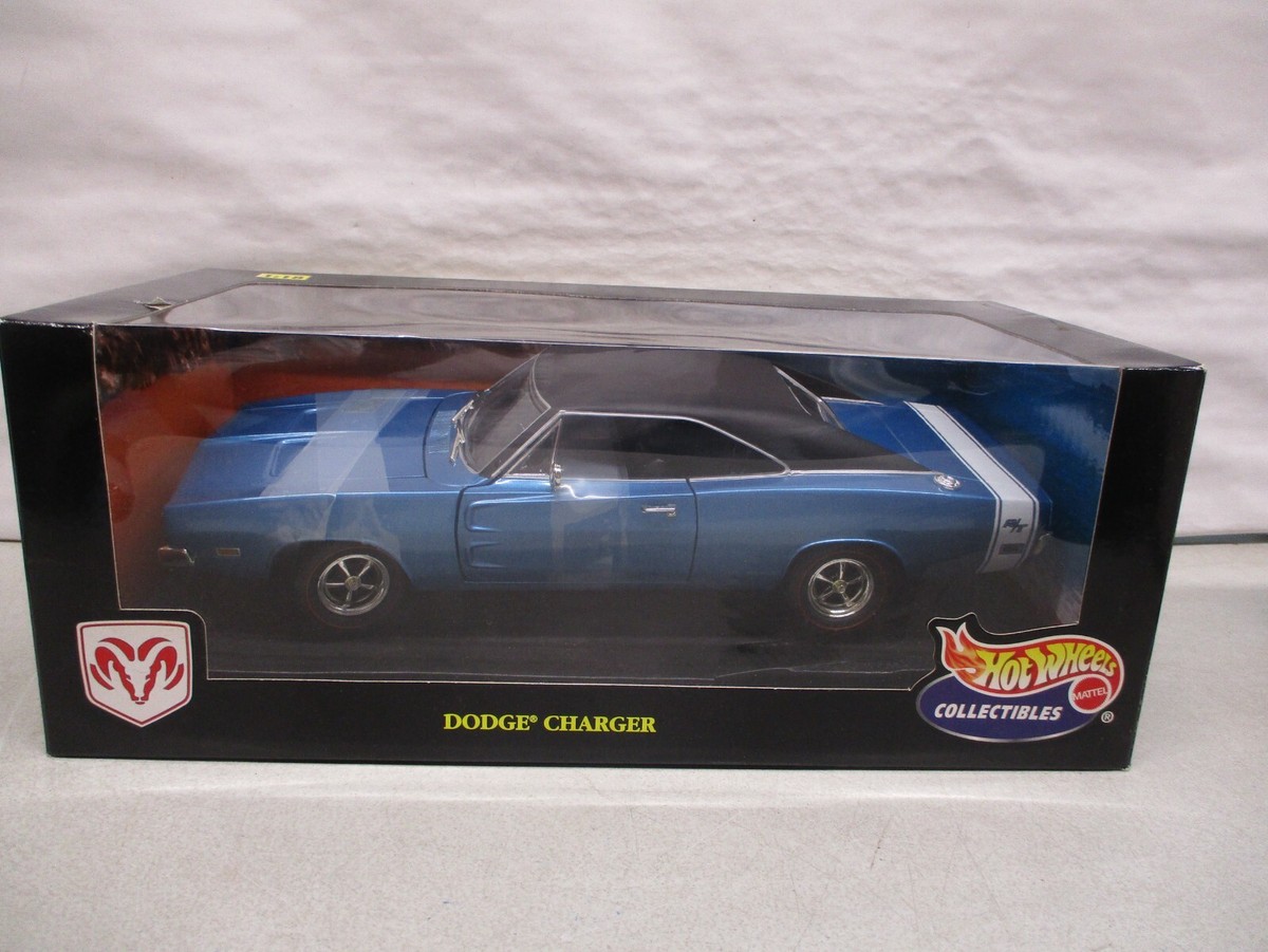 ミニカー Hot Wheels '68 Dodge Charger 1:18 s-l400.jpg