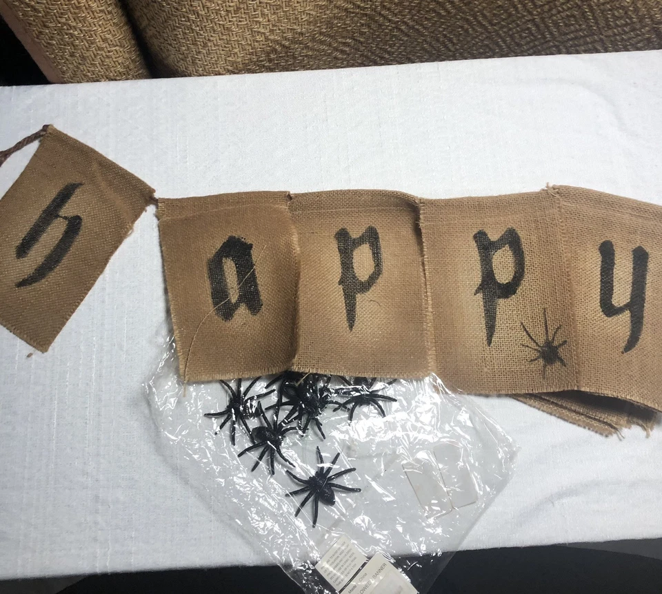 Banderín de arpillera "Feliz Halloween" de 7 pies con arañas y paquete de 2 mini luz púrpura Foto 2 de 4