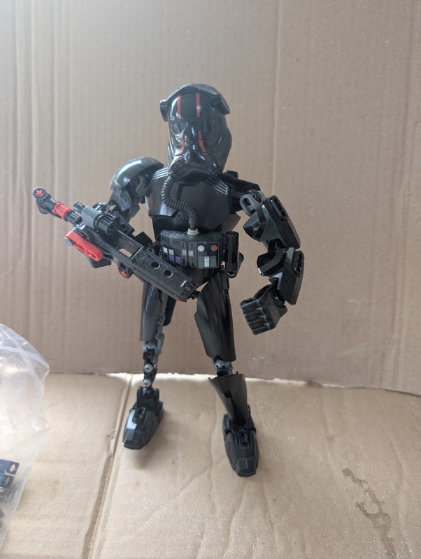 LEGO Star Wars: Elite TIE Fighter Pilot (75526)