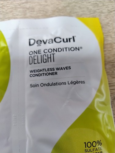 DevaCurl Low-Poo Delight Cleanser + One Condition Delight 2 X 30ml Sachets. - Picture 3 of 6
