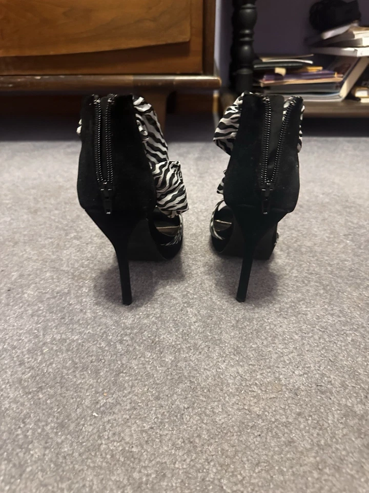 Zapatos de salón de plataforma peep-toe de gasa cebra blancos y negros talla 10 para mujer Foto 3 de 4