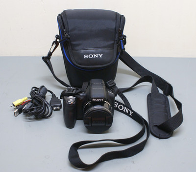 Sony Cybershot Camera DSC-HX1 Digital Camera with Bag    1B