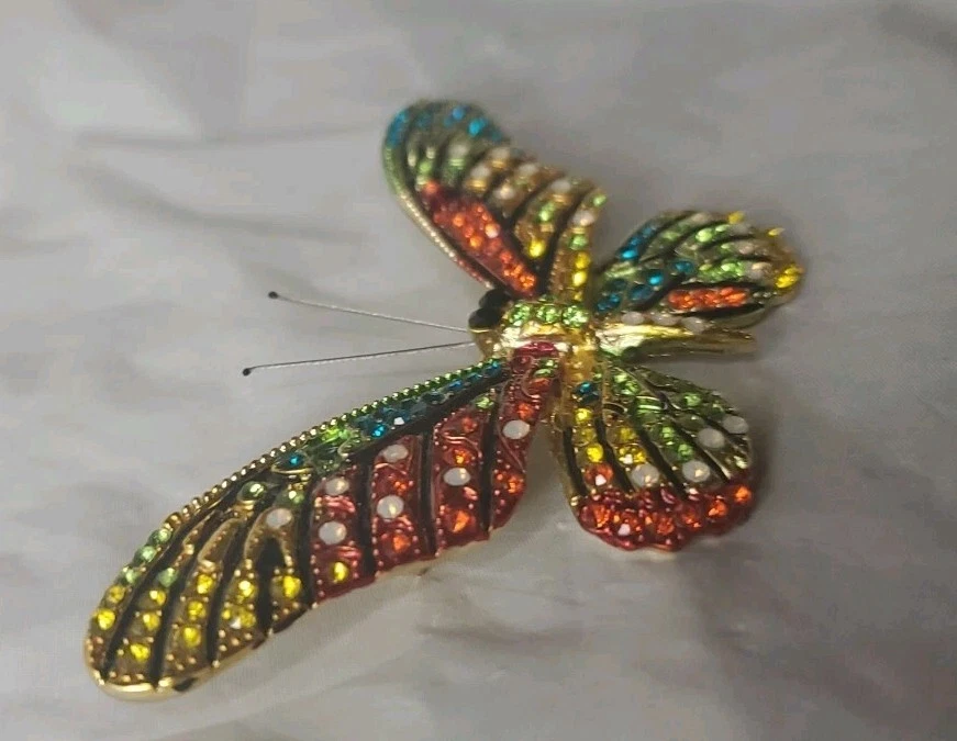 Hermoso broche mariposa grande verde rojo naranja amarillo y blanco pedrería  Foto 3 de 4