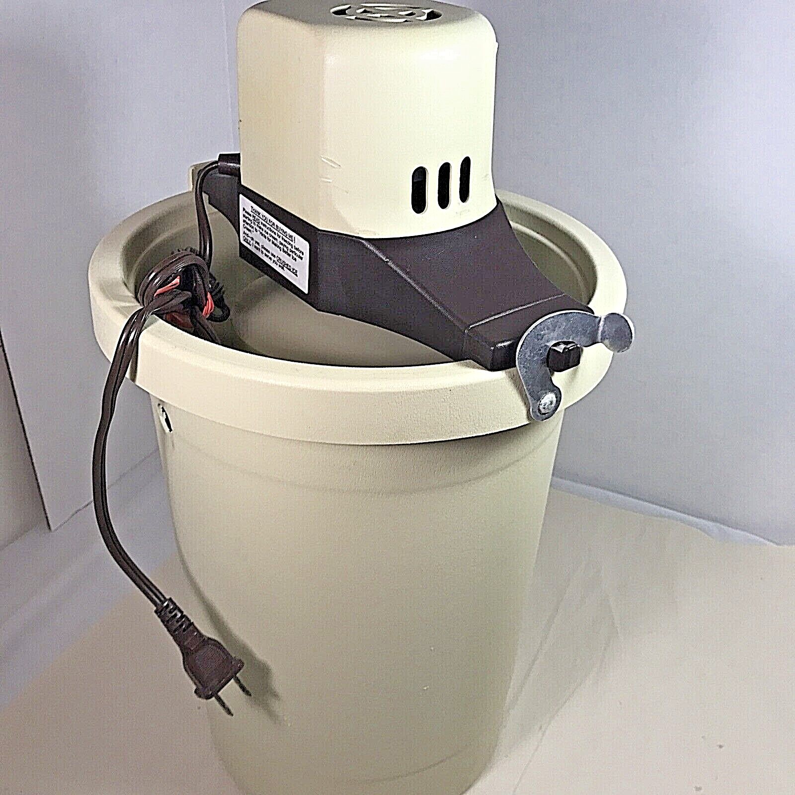 Vintage Richmond Cedar Works 4 Qt, Electric Ice Cream FreezerModel 71