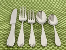 Lenox POOL Stainless 18/10 Glossy Wavy Lines Smart Choice Flatware E3VG