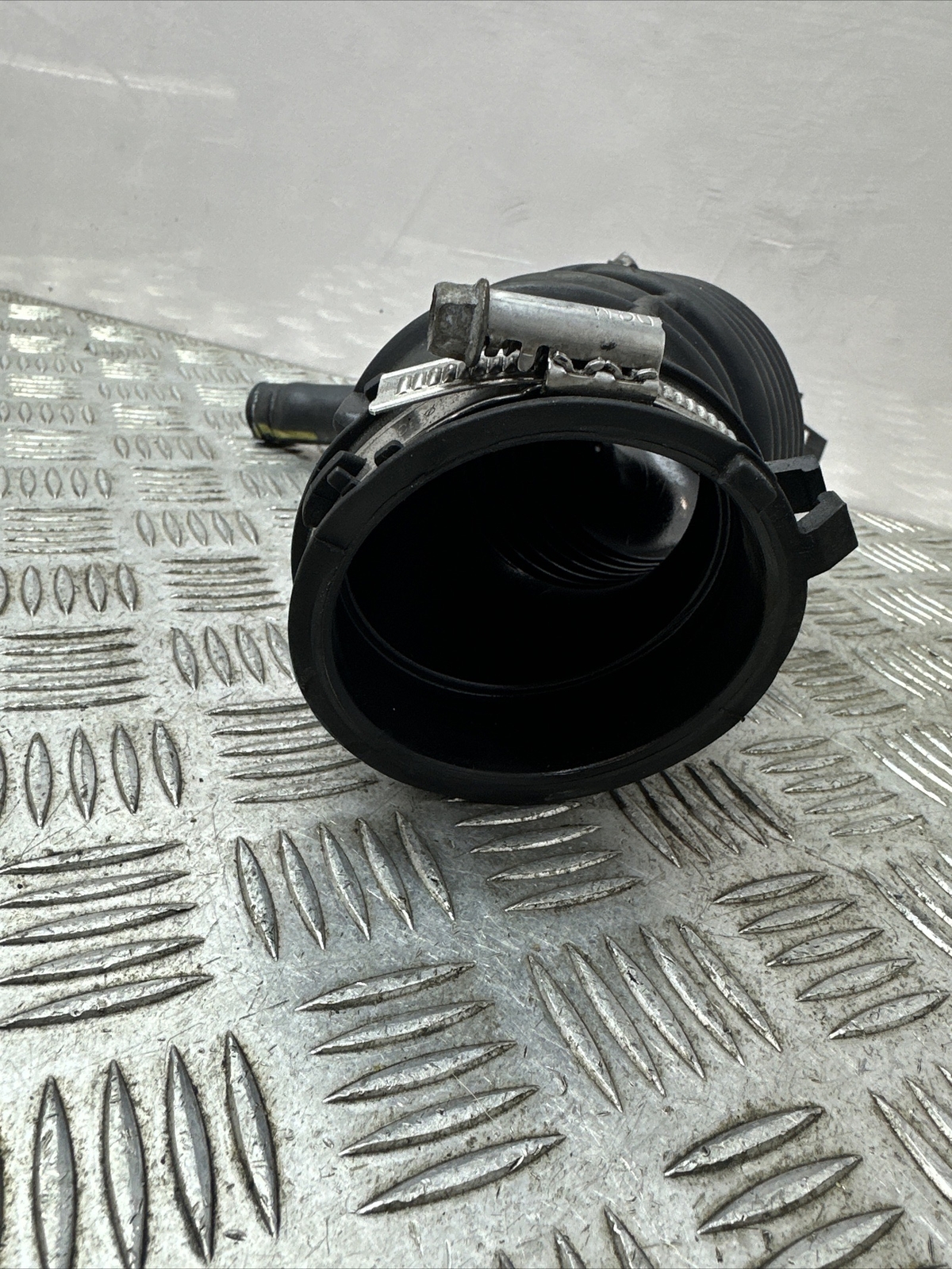 GENUINE KIA SORENTO AWD 20152020 2.2 DIESEL AIR INTAKE HOSE PIPE 28130C5300 eBay