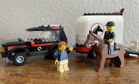 LEGO City 7635 Horse Trailer Complete 2 Minifigures Car Saddle Limited Edition