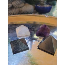 Pyramid Small(25mm-30mm) / Pyrite Pyramid, Rose Quartz, Clear Quartz , Hematite.