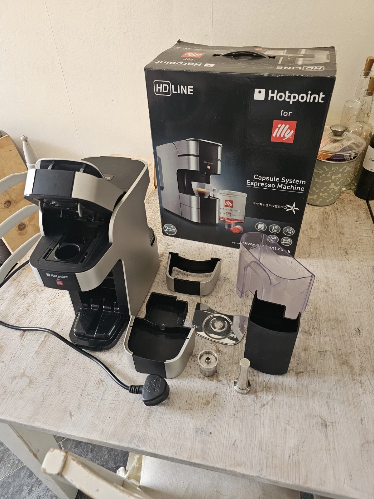 Hotpoint for Illy Compact Espresso Machine & Steel reusable Pod.