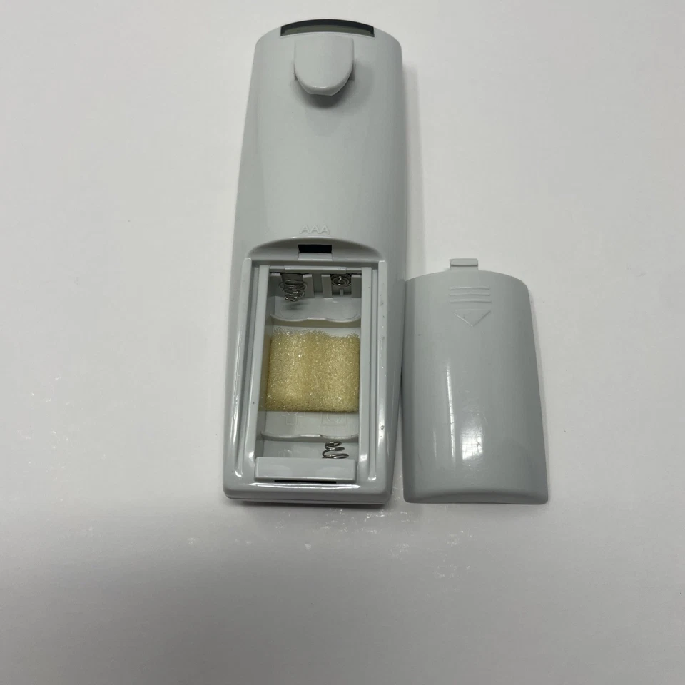 Ventilador de torre Seville Classics linha ultra fina 5 botões controle remoto prata/preto - Imagem 3 de 4