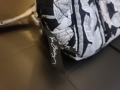 Vera Bradley Black And White Floral Pattern Quilted Handbag Very Clean  - Imagen 4 de 12