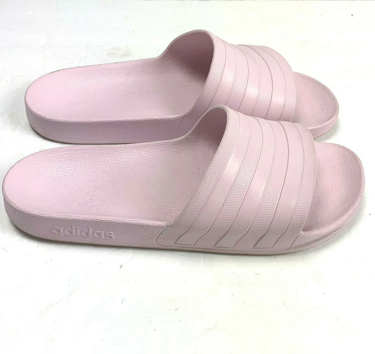 Adidas Adilette Slides taglia 10 sandali sportivi donna rosa chiaro righe tinta unita