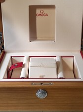 OMEGA UHRENBOX WATCH BOX CASE HOLZ .NEUE VERSION.MIT UM und SCHUTZ KARTON