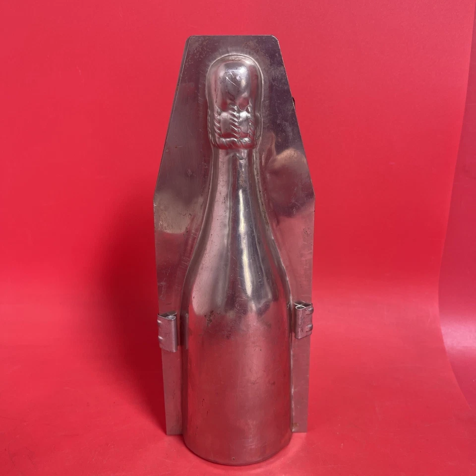 Molde de chocolate de metal vintage en forma de botella de champán. 11”-Alto Foto 2 de 4