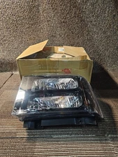 Eagle Eyes FR430-B101L - Left Side Replacement Headlight For 2005-07 Ford F-250