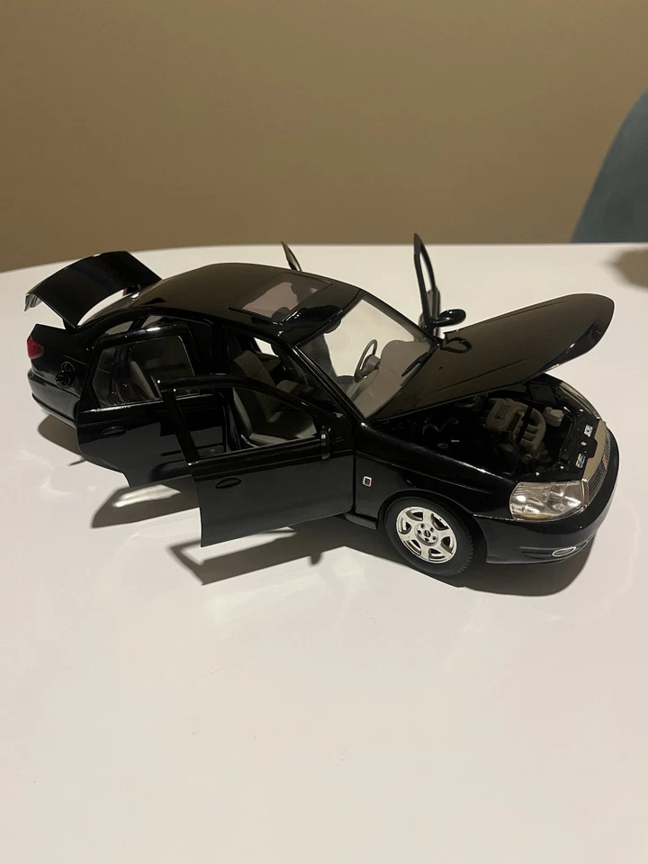 Highway 61 Collectibles Saturn L300 Sport Sedan Black 1/18 Mint in Box  - Image 2 of 4