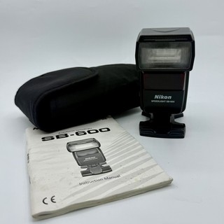 Nikon SB 600 Speedlite Flash Flashgun with case stand & diffuser