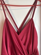 Wunderschönes rotes Abendkleid mit Schlitz  ...