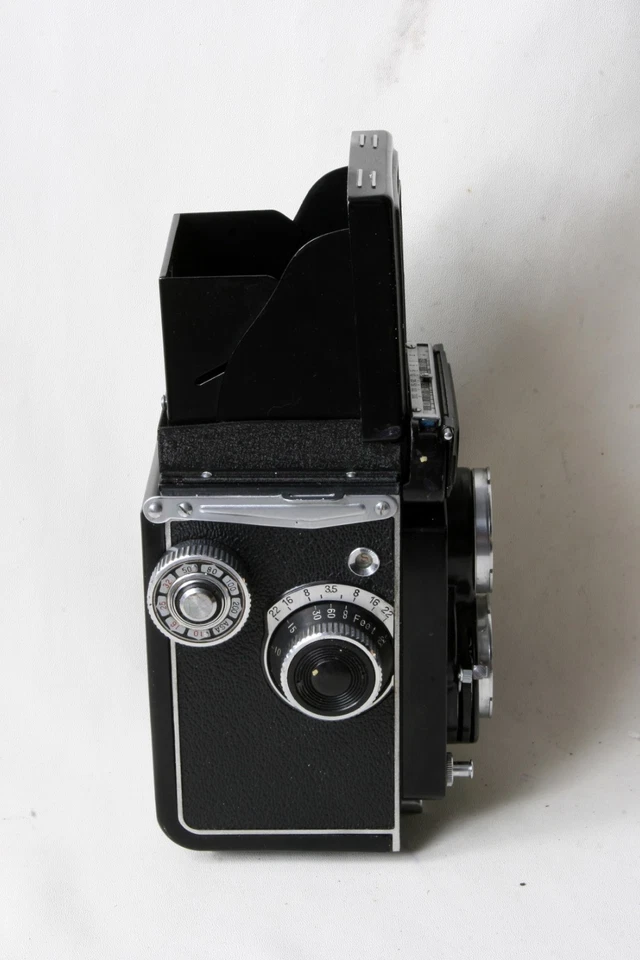 TESTED-Clean Yashica LM TLR 120 film camera Yashikor 80/3.5 - Image 4 of 4