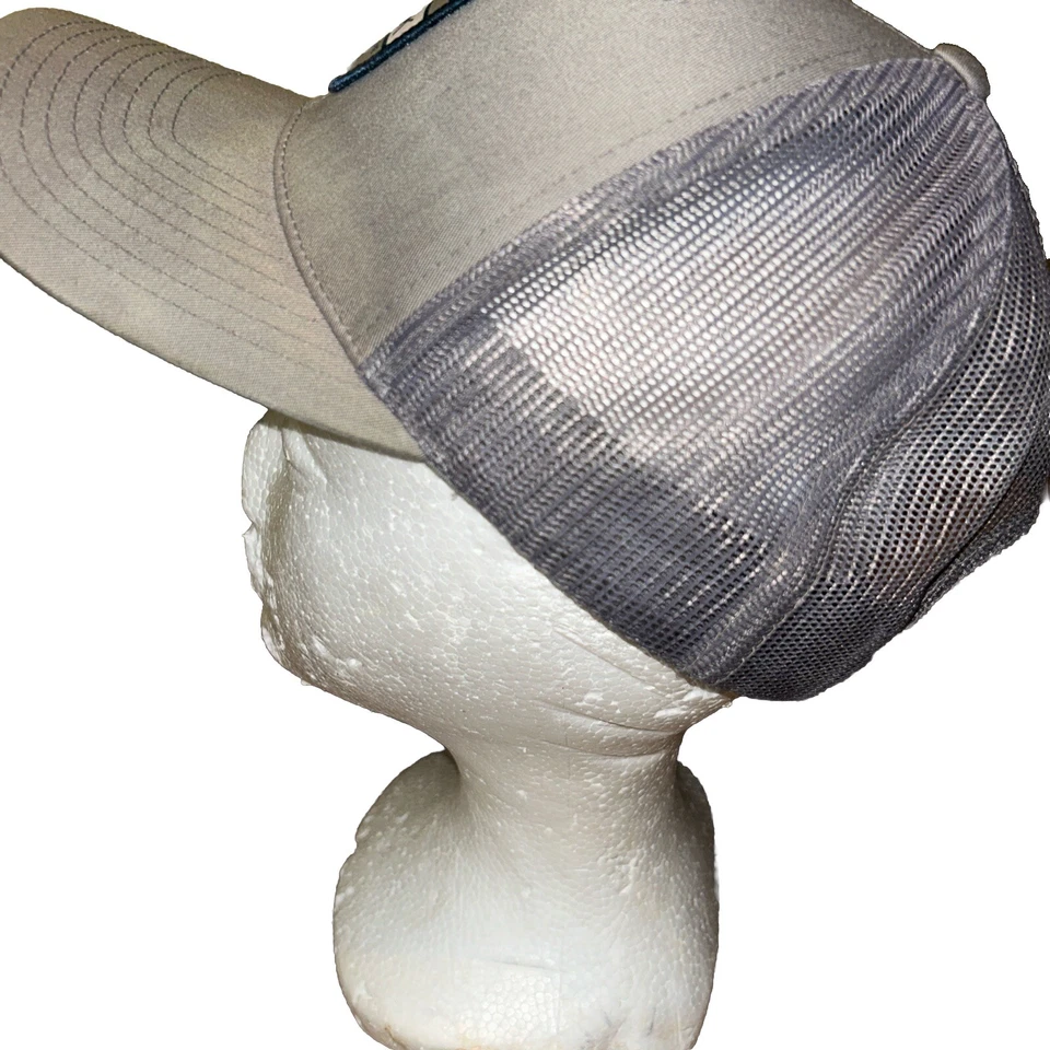 Sombrero de camionero de pesca HUK piel de tiburón gris rendimiento malla de béisbol ajustable Foto 4 de 4